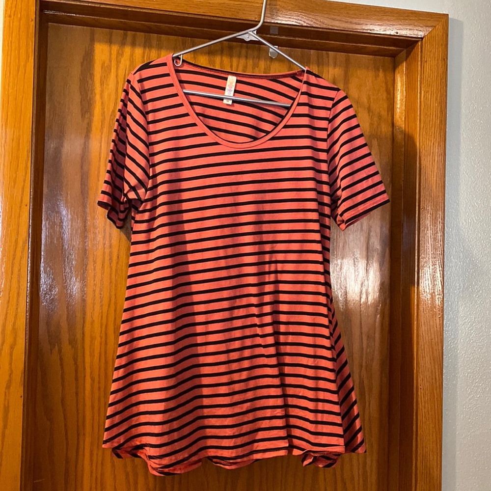 LuLaRoe Perfect Tee, Size Medium